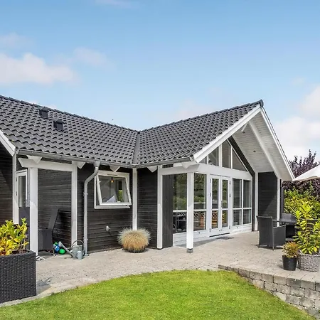 2 Bedroom In * קרטמינדה