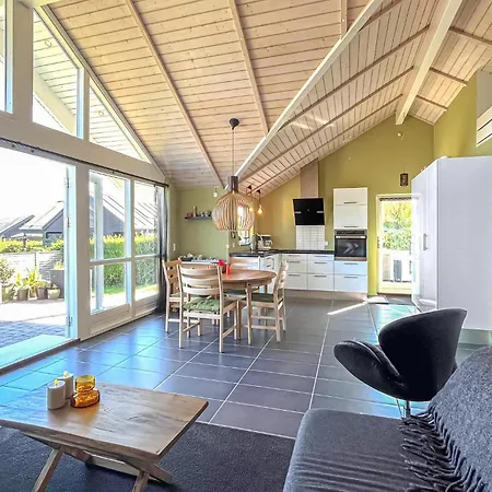 2 Bedroom In קרטמינדה